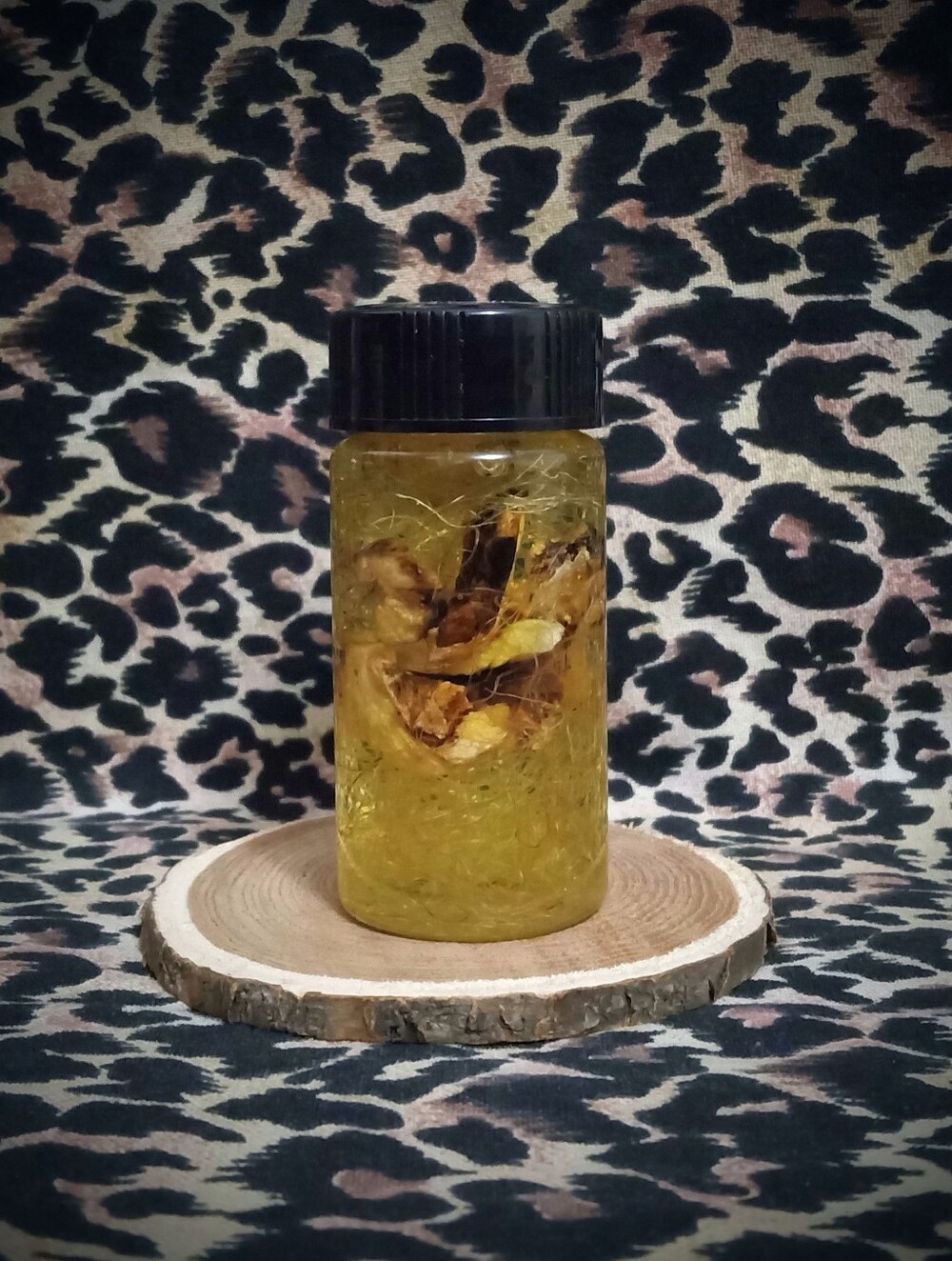 VanVan ~ Ritual Oil ~ Metaphysical - Picture 3 of 3